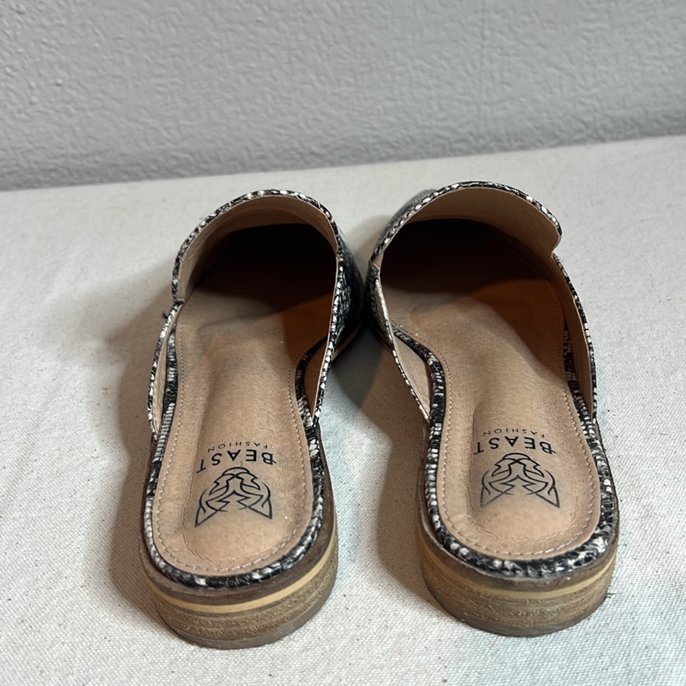 Beast Fashion Snakeskin Pointed Toe Mule Slides - Size 7 - Picture 4 of 10
